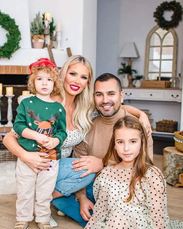 Andreea Bănică va intra în 2020 însoţită de familie 