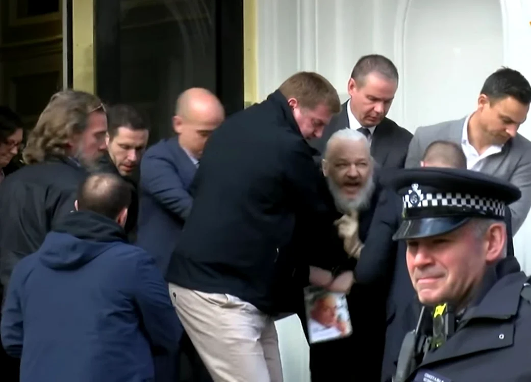 Julian Assange arestat