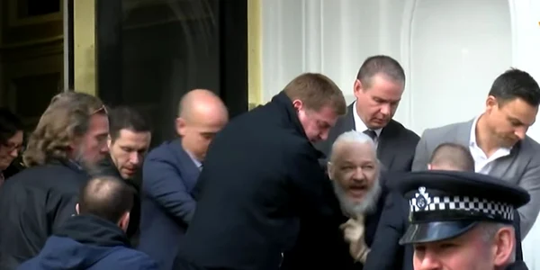 Julian Assange arestat