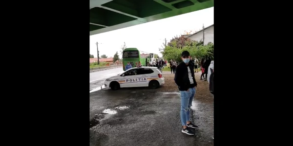 Elvi aflati in excursie coborati din autocare FOTO Facebook