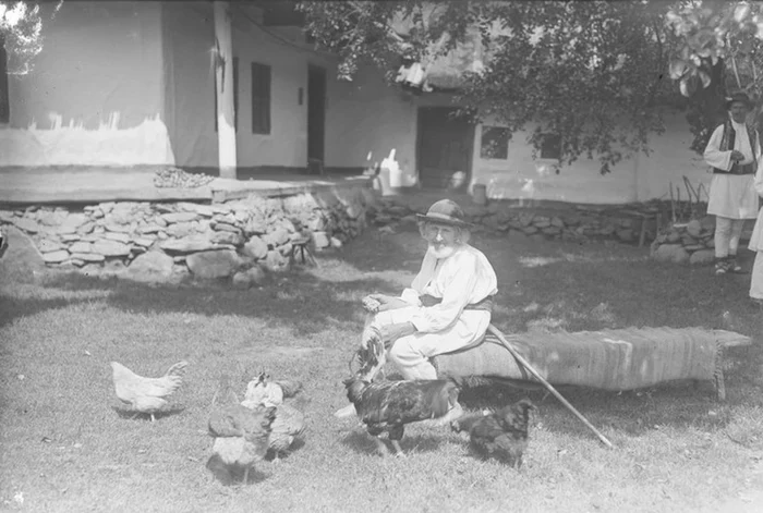Gospodărie țărănească de pe Valea Bistriței, județul Neamț (© iMAGO Romania)