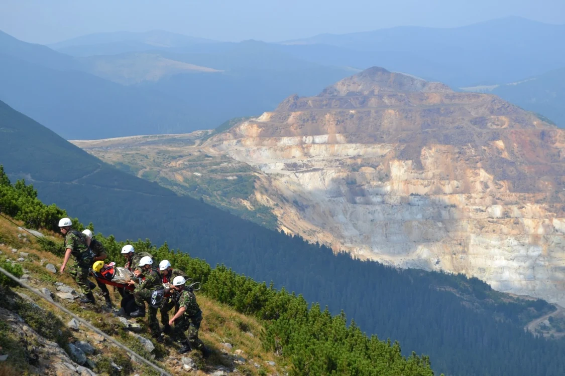 Exerciţiu spectaculos realizat de pompierii suceveni pe masivul Călimani. FOTO ISU Suceava