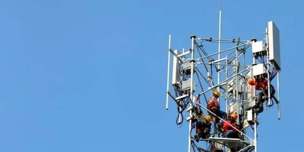 Instalare statii de baza 4G si 5G FOTO Shutterstock