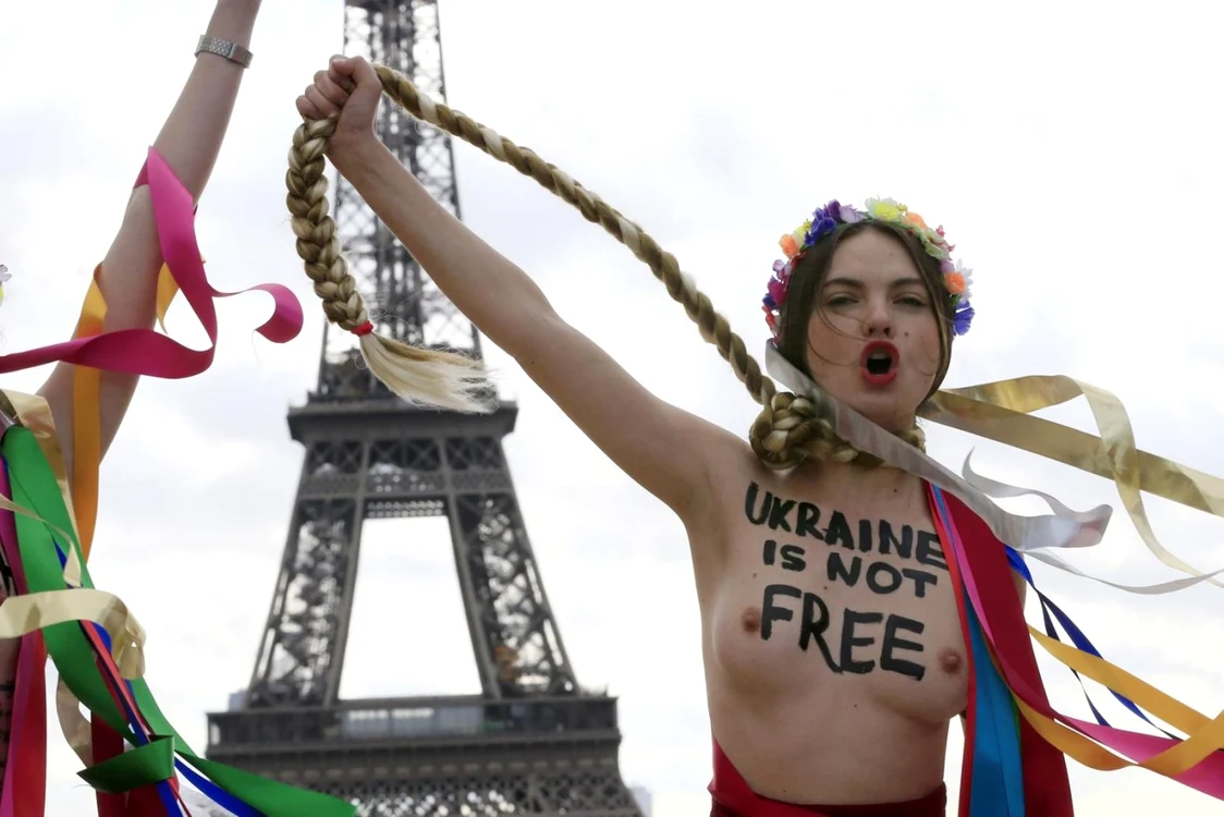 Membrele grupului de protest FEMEN fac senzaţie ori de câte ori îşi strigă nemulţumirile cu pieptul dezgolit. FOTO Reuters