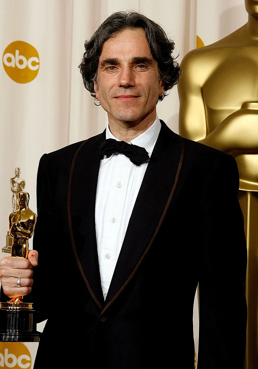 Daniel Day-Lewis a câștigat trei premii Oscar pentru roluri principale