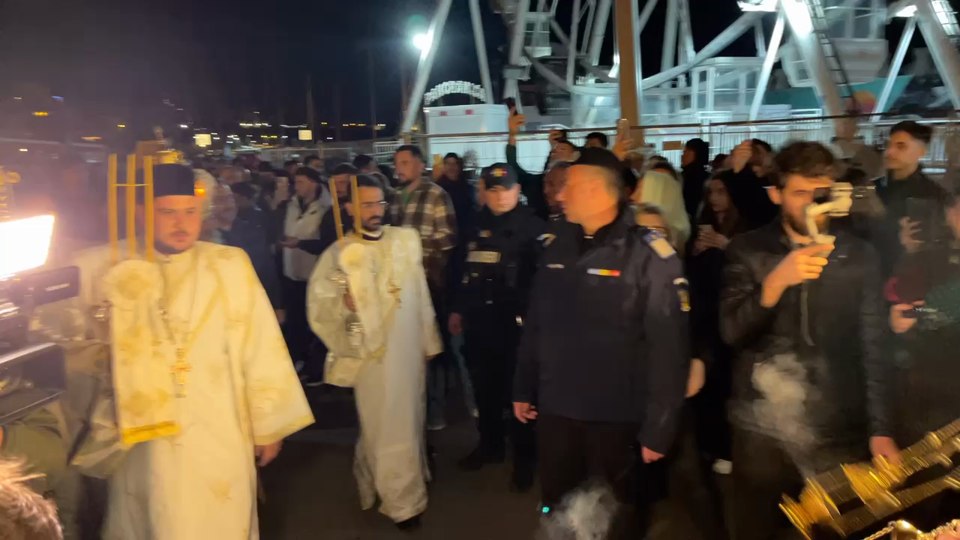 Ce înseamnă aducerea luminii Învierii de ÎPS Teodosie pe mare? Ce înseamnă aducerea luminii Învierii de ÎPS Teodosie pe mare?