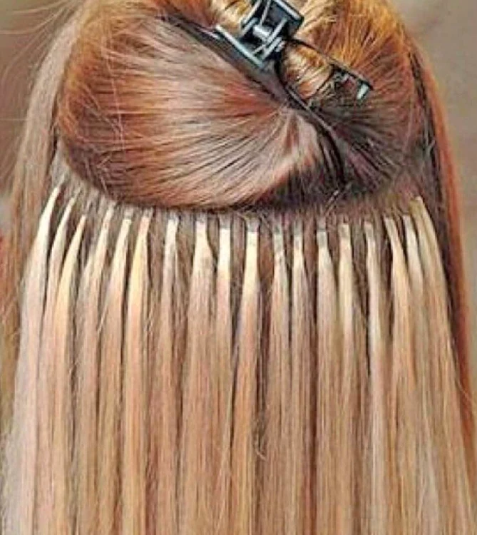 
    Ionela Coman, hairstylist şi expertă în aplicarea extensiilor de păr  