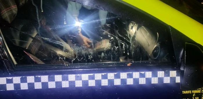 Adolescenții au aruncat în mașini cu ouă, iar un șofer a sesizat Poliția Locală Foto: Poliția Locală