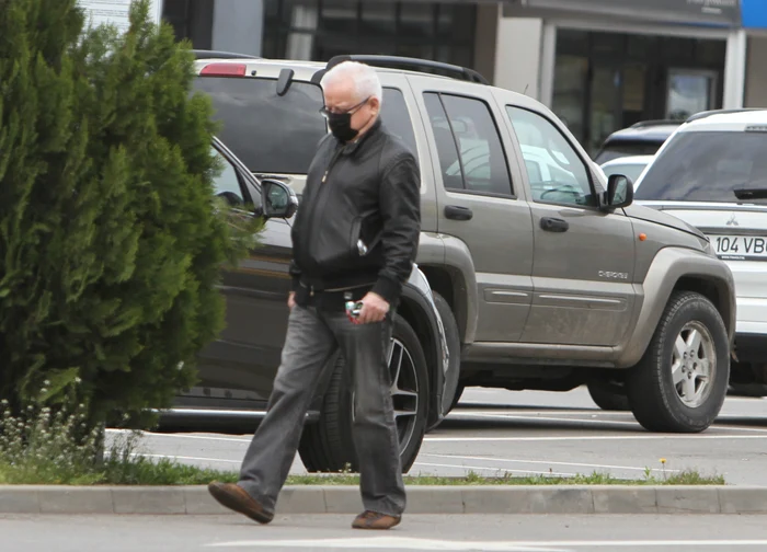 Columbeanu conduce acum o maşină de marcă, dar veche şi lovită