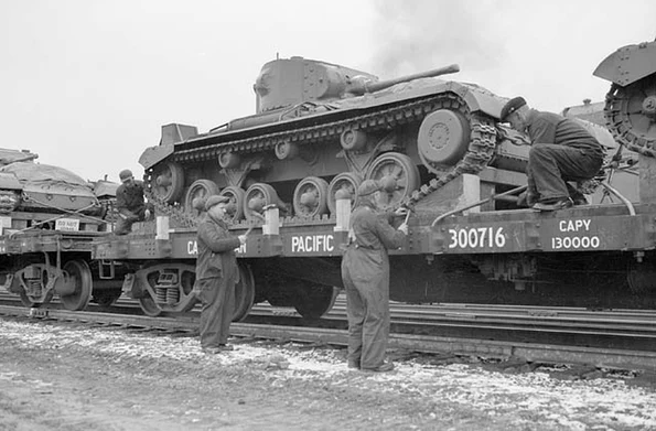 Tancuri Valentine, pregătite pentru a fi trimise în Uniunea Sovietică (©  Library and Archives Canada)