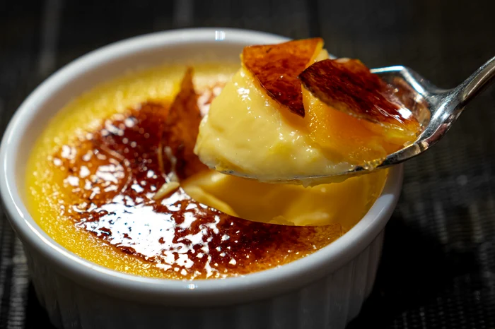 Crème brûlée, o delicatesă. FOTO: Shutterstock