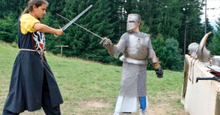 Distracţie în stil medieval la Bran