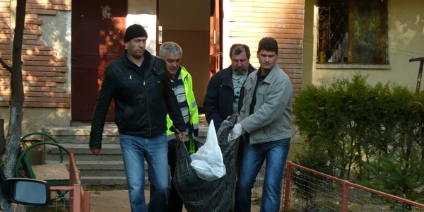 Cadavrul a fost dus la morgă pentru efectuarea necropsiei