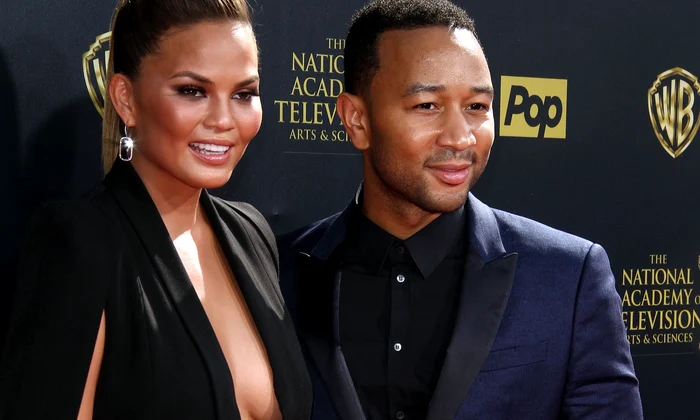 Chrissy Teigen şi John Legend se luptă să aibă copii jpeg