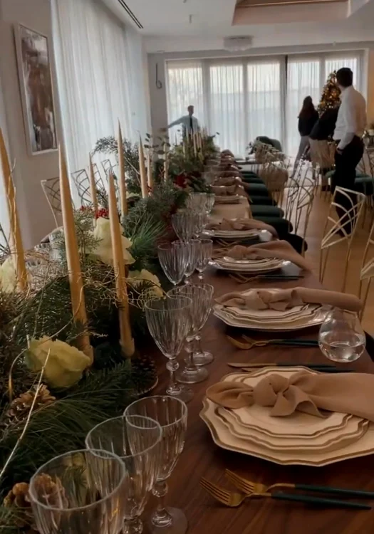 Andreea și-a transformat penthouse-ul în sală de evenimente. Sursa: Instagram