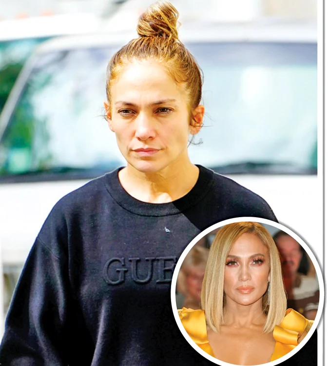
    Jennifer Lopez,  50 de ani. Cântăreaţa a fost  surprinsă fără  farduri în  New York   