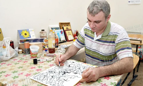 În timpul liber, Remus pictează  sau scrie jpeg