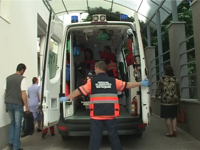 
    Medicii de la Ambulanţă au găsit-o în comă pe eleva de 17 ani (foto botosaneanu.ro)  
