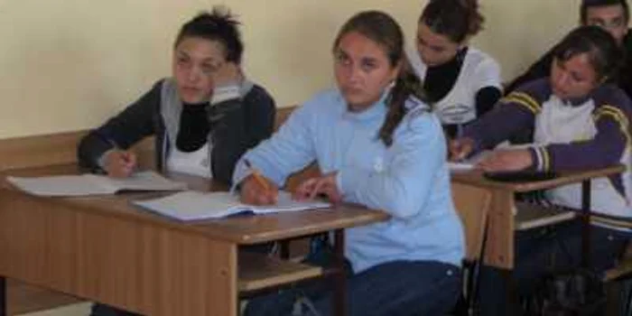 Iaşi: Eleva-mamă care a învins prejudecăţile profesorilor