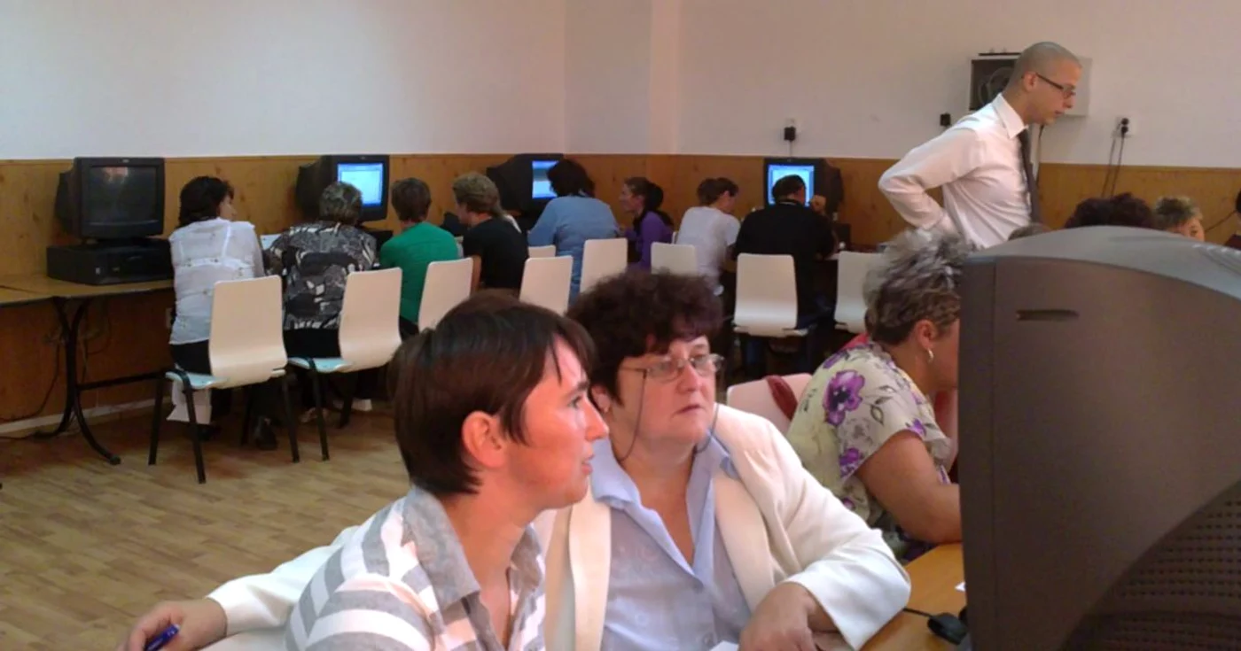 Persoane la cursurile de utilizarea calculatorului 