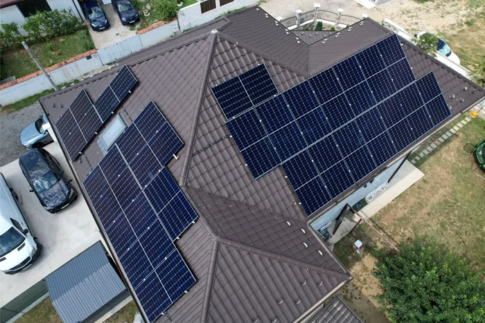 panouri fotovoltaice pe casa jpg