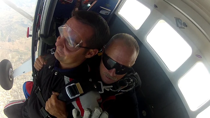 Primarul şi-a făcut curaj şi a făcut saltul vieţii lui