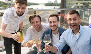 petrecerea burlacilor sau escapade de weekend jpg