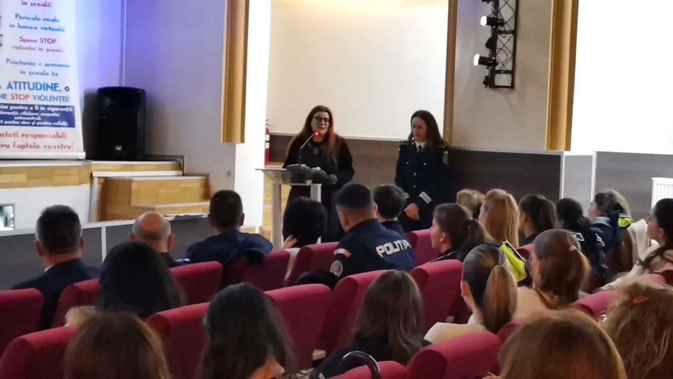 Dr. Mariana Leancă le-a vorbit părinților despre adicțiile la adolescenți FOTo: Alina Mitran