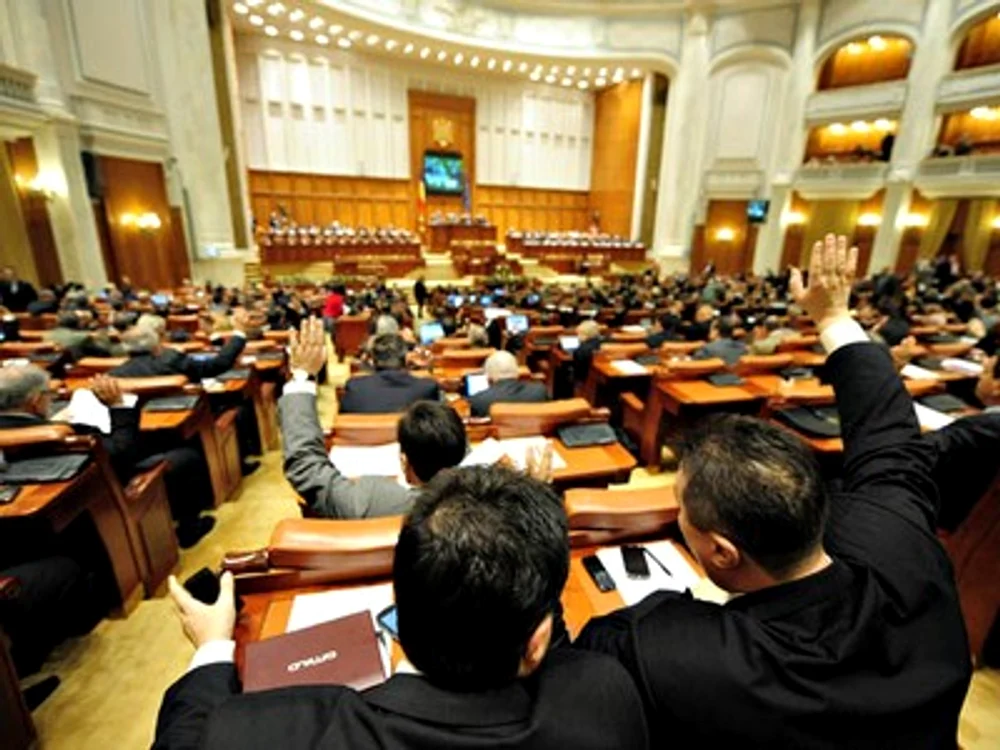 
    Parlamentarii au votat în septembrie Codul Fiscal, care a fost modificat două luni mai târziu  