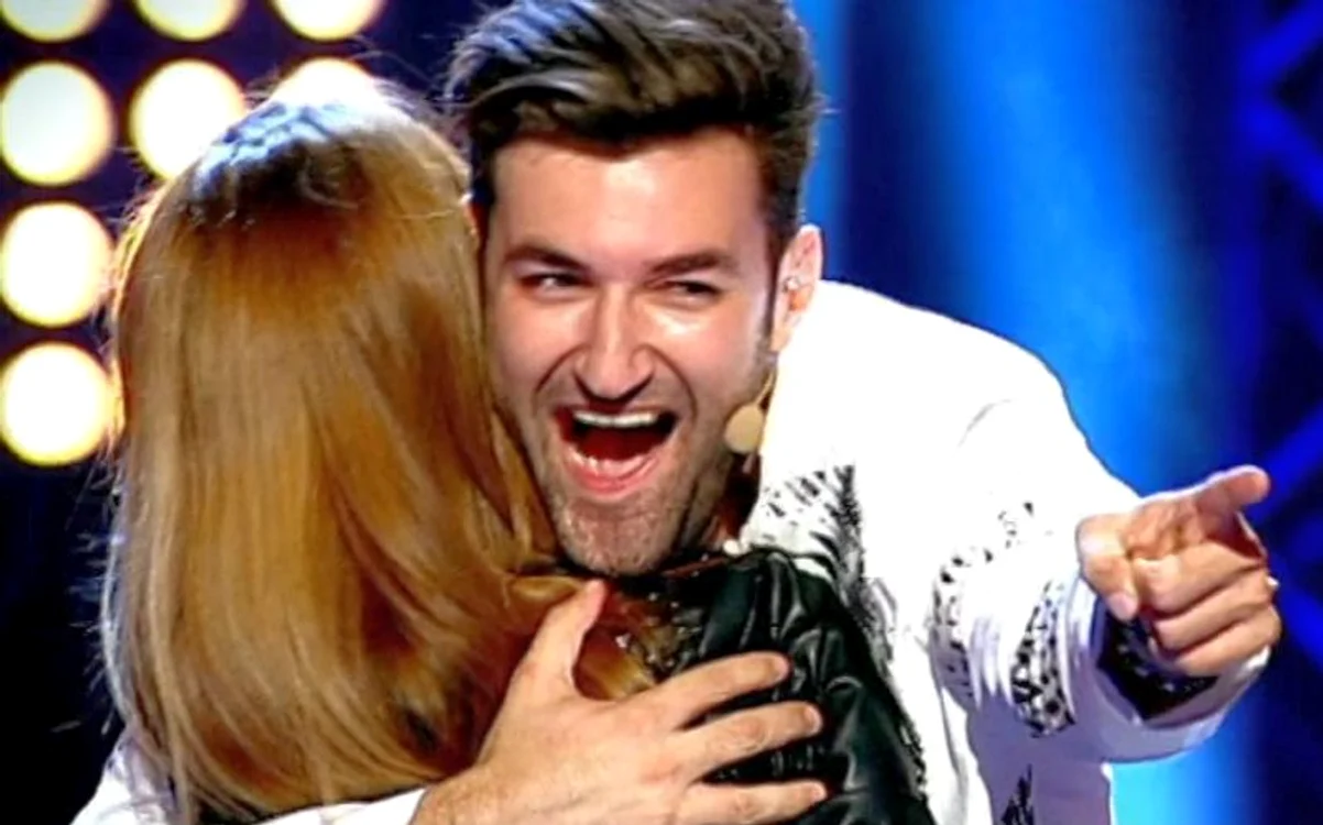 
    Loredana Ciubotaru (22 de ani) l-a cucerit pe Smiley La Vocea României. (captură Voyo.ro)  