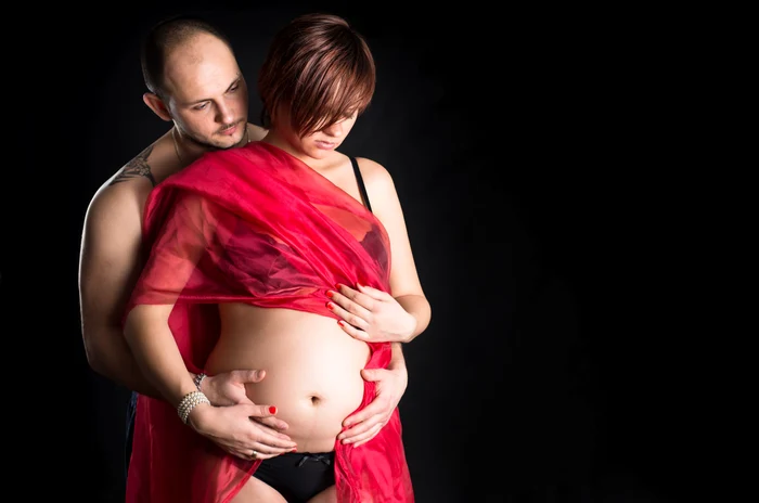 Poziţii sexuale pentru gravde: Sunt recomandate cele în care nu se exercită presiune asupra abdomenuluiFoto: Click!