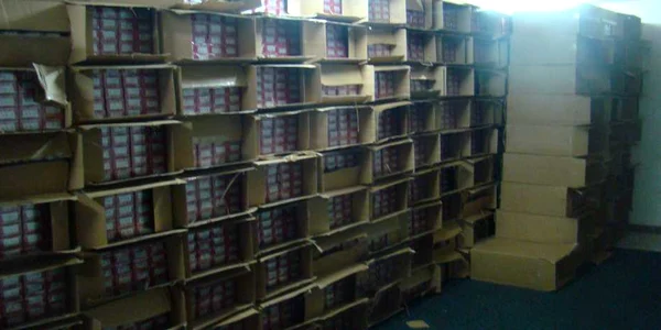Ţigările au fost ascunse printre cutiile de produse cosmetice