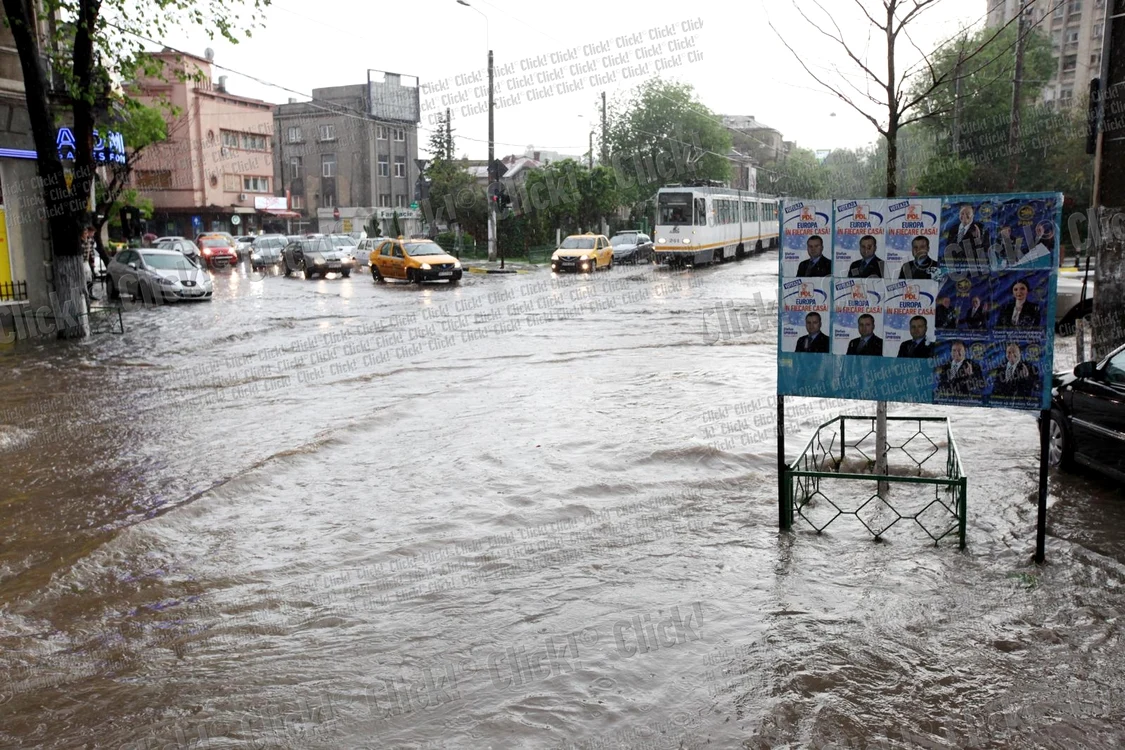 Bucureştiul inundat după furtuna de duminică, 4 mai. (Foto: Sever Gheorghe)