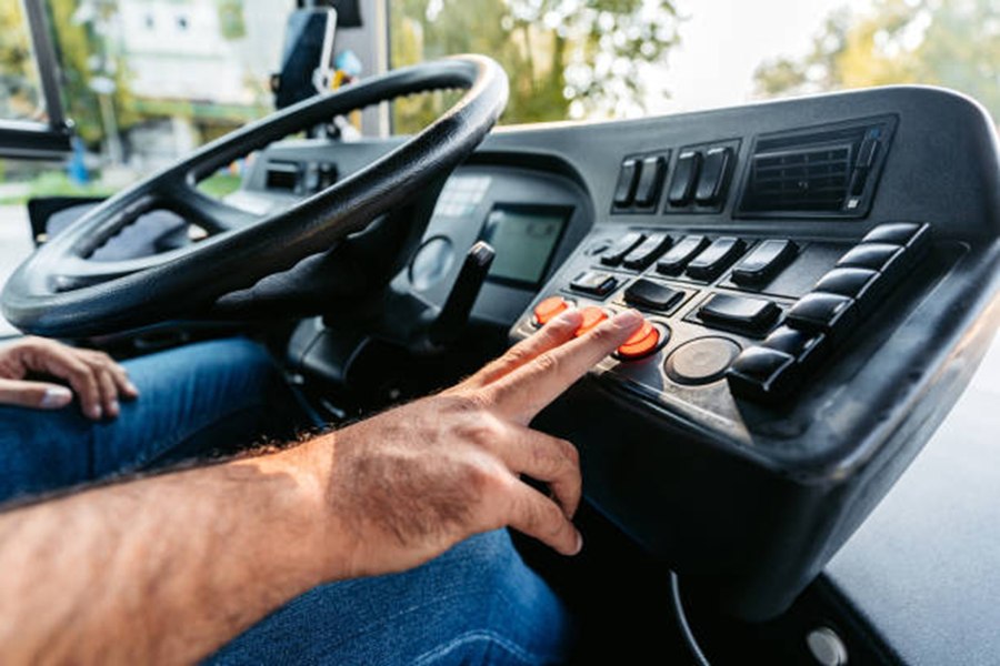 pedo-oferul-de-microbuz-colar-care-agresa-eleve-condamnat-dup-7-ani-iar-sentin-a-nc-nu-e-definitiv