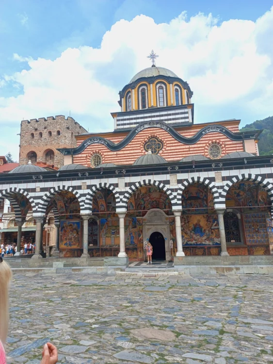 
    Mănăstirea Rilafoto: Click!  