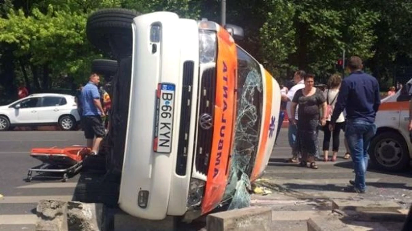 
    Polițiștii spun că șoferul mașinii de salvare nu este vinovat de accident  