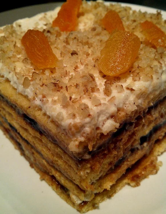 
    Prăjitură cu gem de caise   