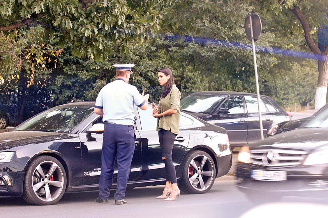 
    Sandra s-a speriat de  apariţia poliţistului  la locul accidentului   