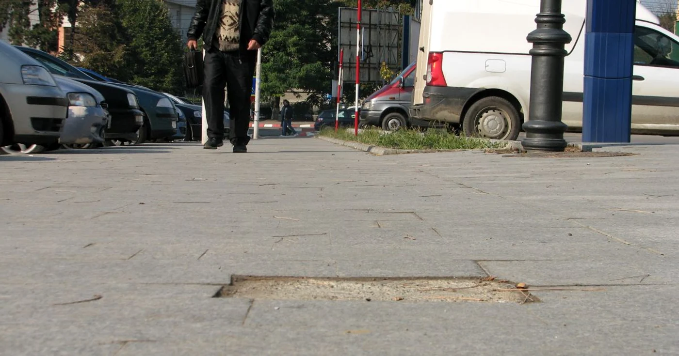 Plăcile s-au măcinat în doar un an