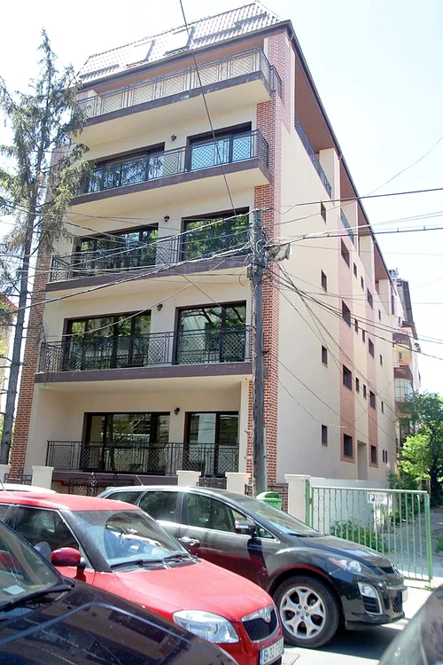 Ștefan deține mai multe apartamente în acest bloc de lux, din Aviației