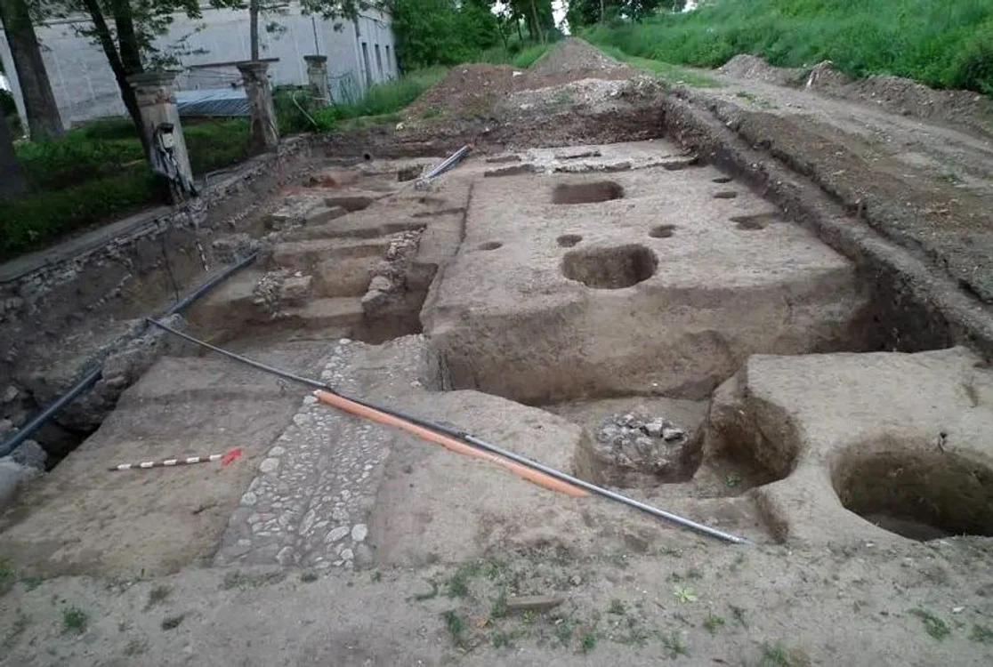 Ruine ale termelor romane FOTO Muzeul Unirii