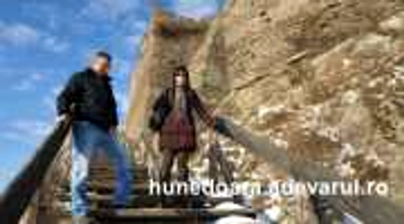 Veronica şi Adrian au fost primii turişti care au urcat pe cetate. D. Guţă