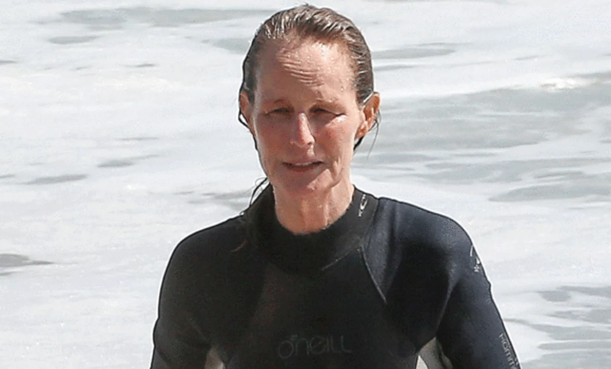Helen Hunt, în timpul unei escapade la ocean