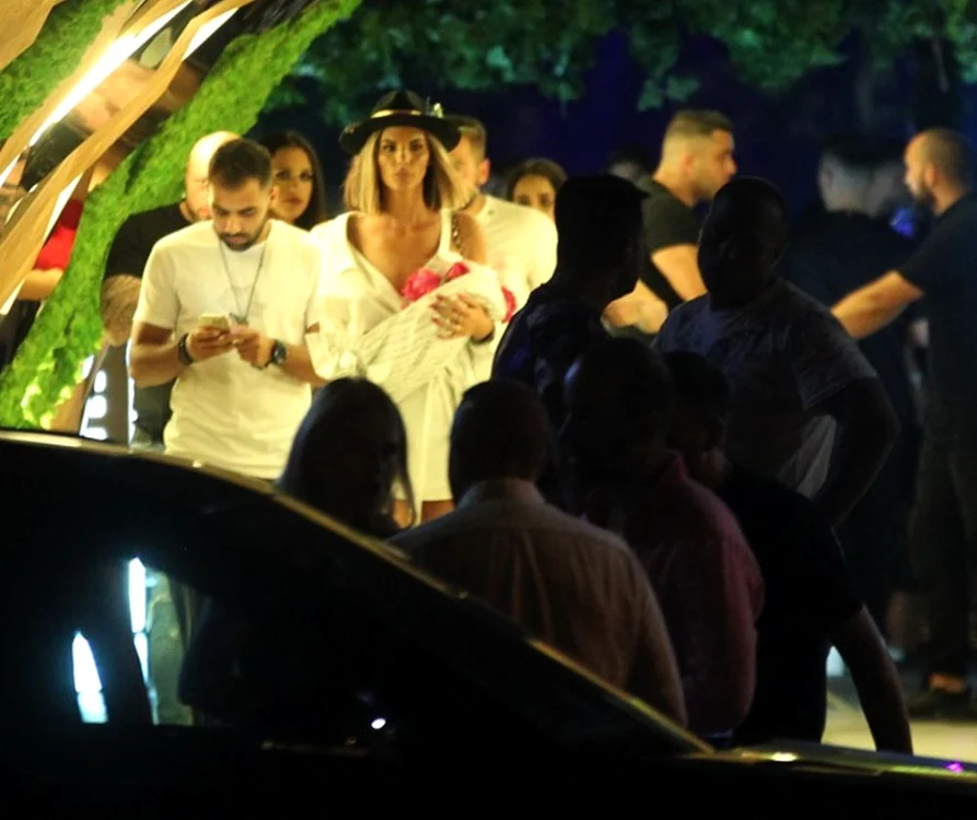 George Puşcaş şi Ionuţ Radu, la ieşitrea din clubul unde au petrecut cu Ramona Olarufoto: Mihai Ionescu