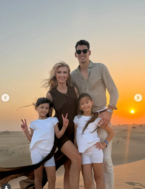 Victor și Andreea, în vacanță în Dubai alături de fetițe - Foto: Instagram