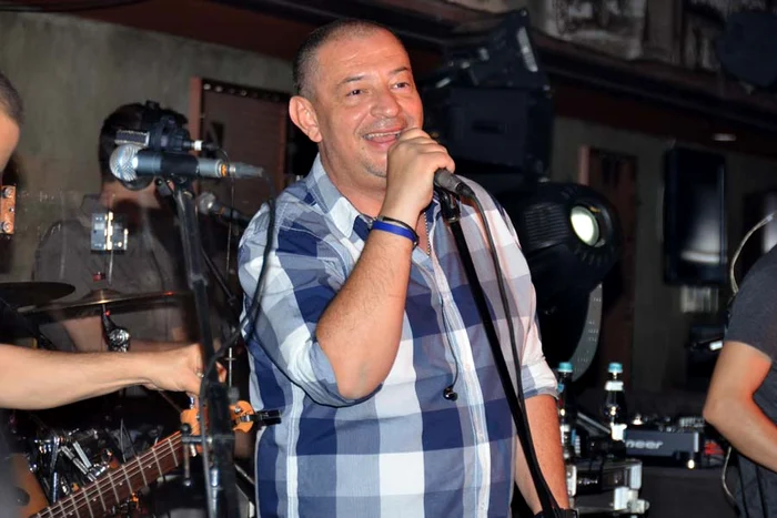 
    Bodo este solistul trupei Proconsul  