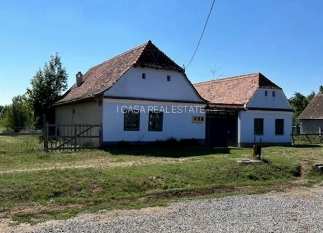 Casă scoasă la vânzare în satul Viscri. FOTO Imobiliare.ro
