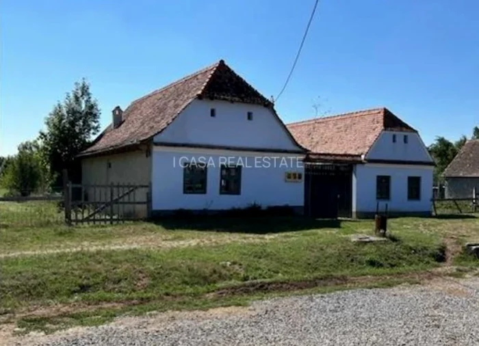 Casă scoasă la vânzare în satul Viscri. FOTO Imobiliare.ro