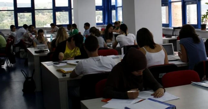 Studenţii pot merge cu bursă de studiu în Franţa