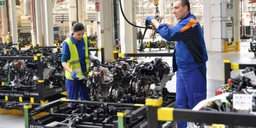 Angajaţii Ford din Craiova vor primi salarii mai mici cu opt procente 